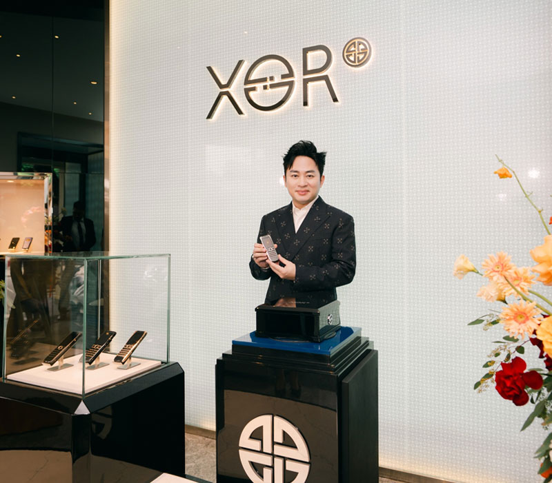 Tùng Dương sở hữu điện thoại XOR giới hạn mừng Quốc Khánh